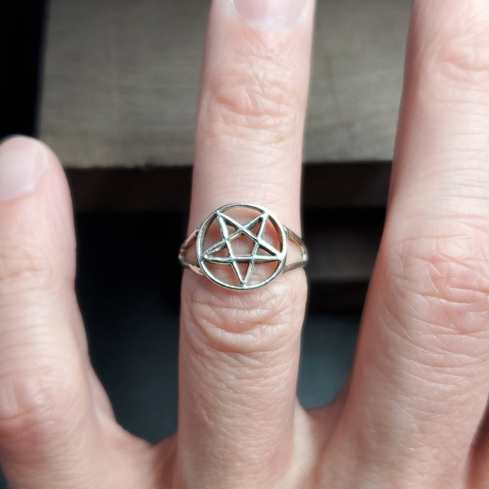 Size 5.75 Sterling Silver Five Pointed Star Symbol Ring